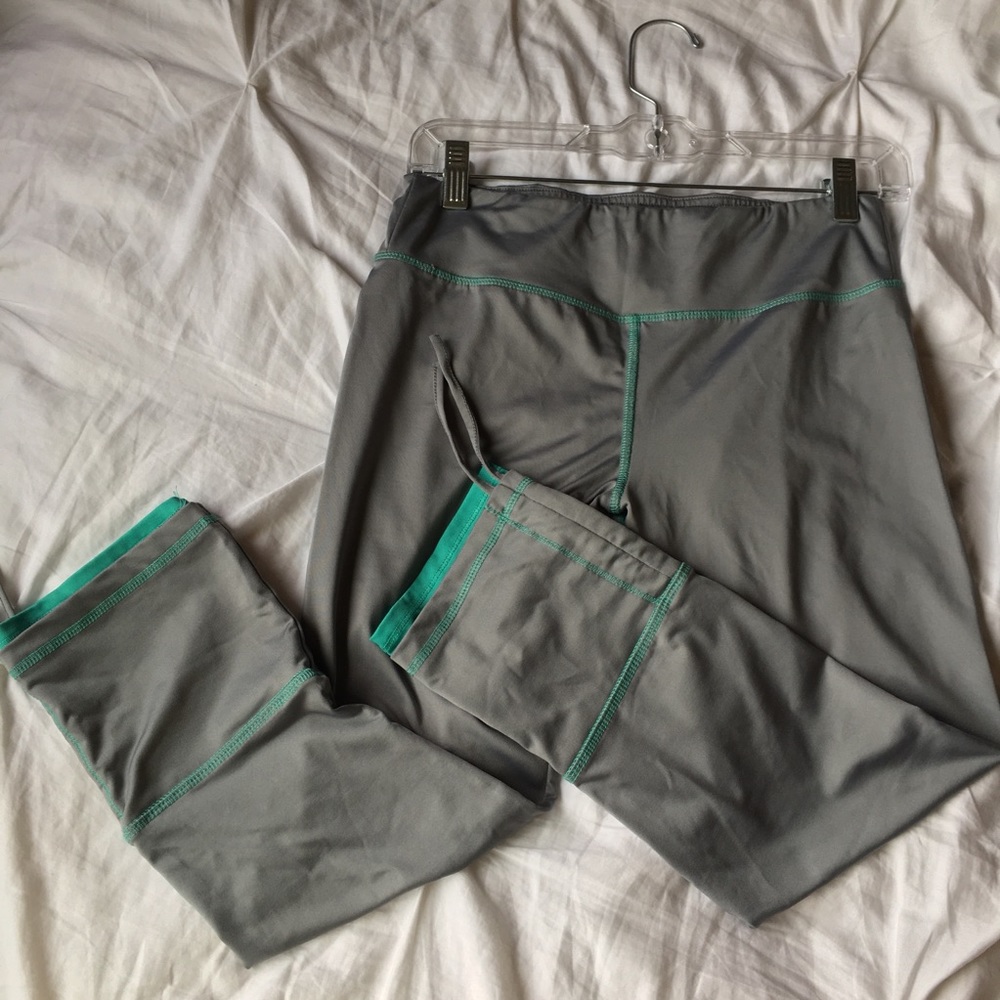 Gray crop leggings